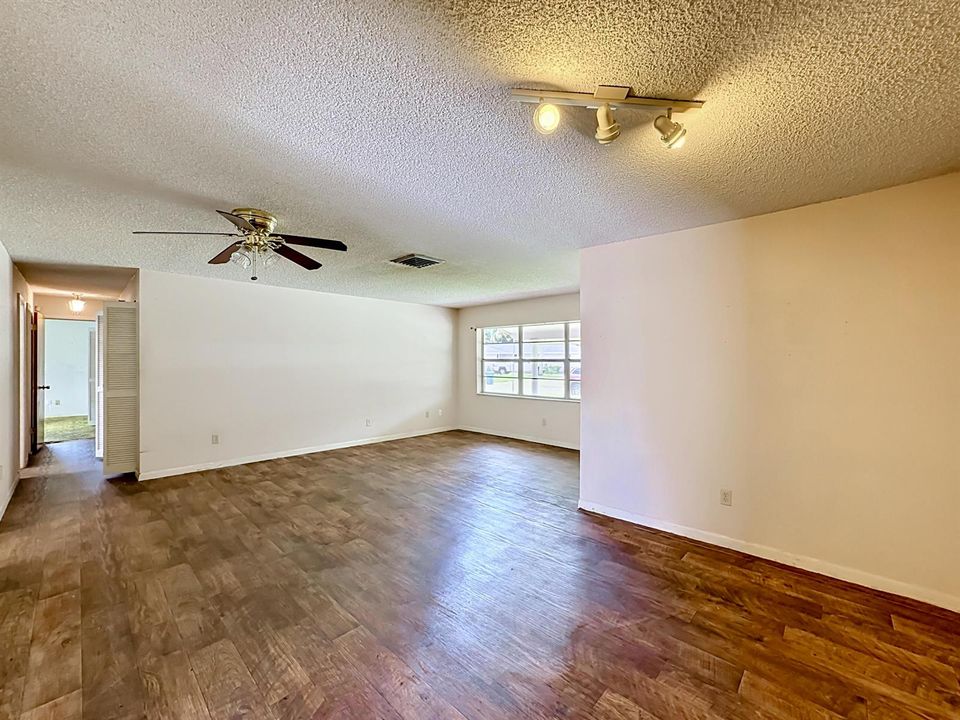 2402 Newport Drive-19