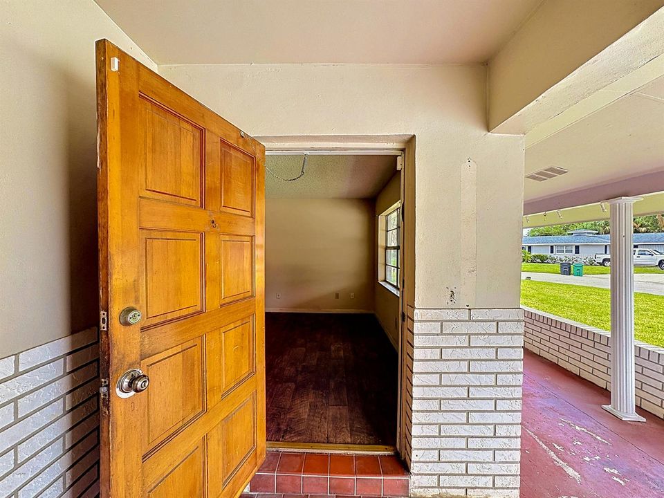 2402 Newport Drive-14