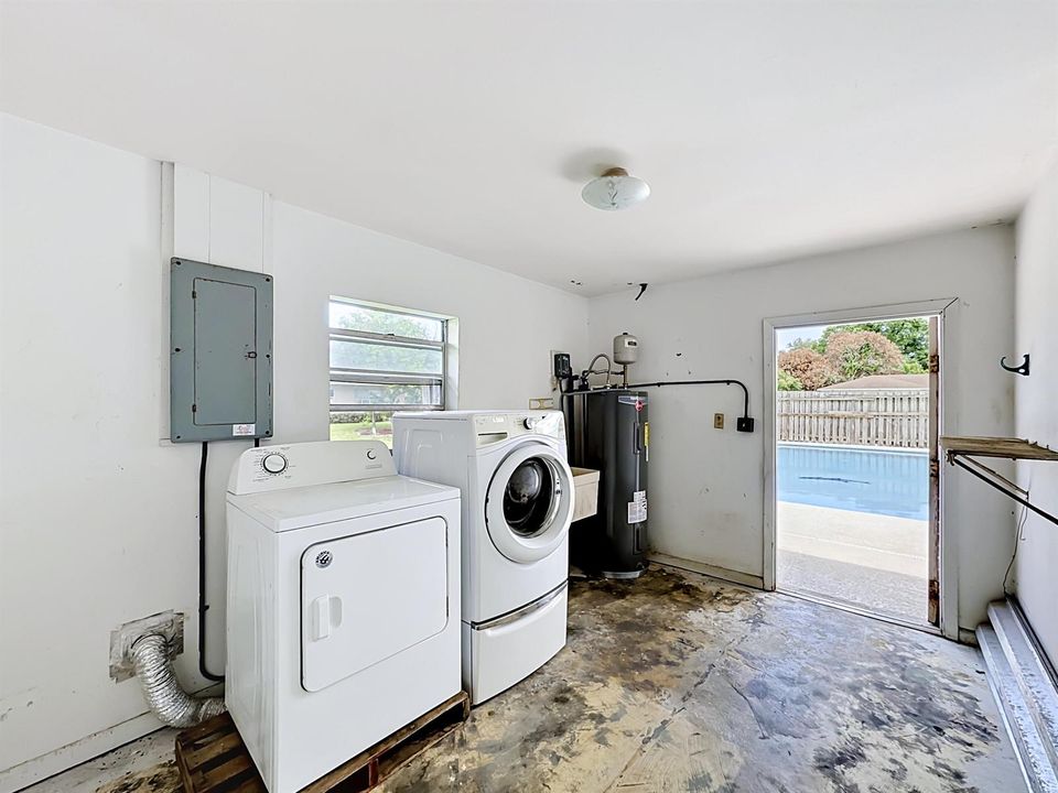 2402 Newport Drive-54