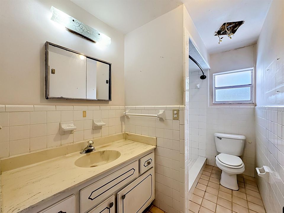 2402 Newport Drive-35