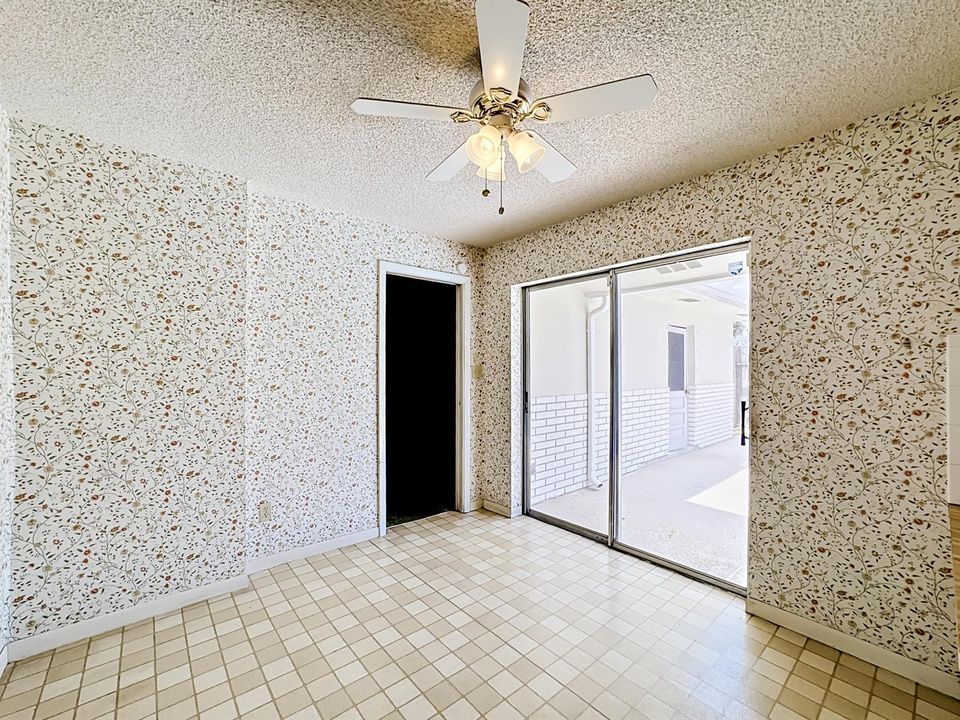 2402 Newport Drive-25