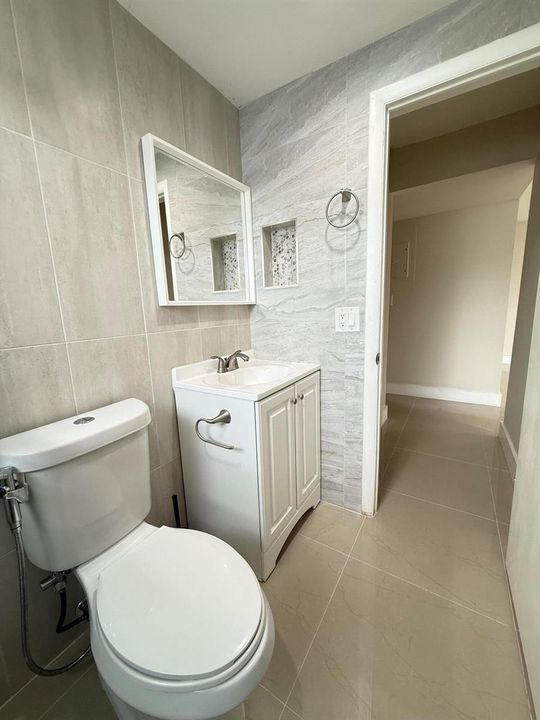 2nd Bathroom