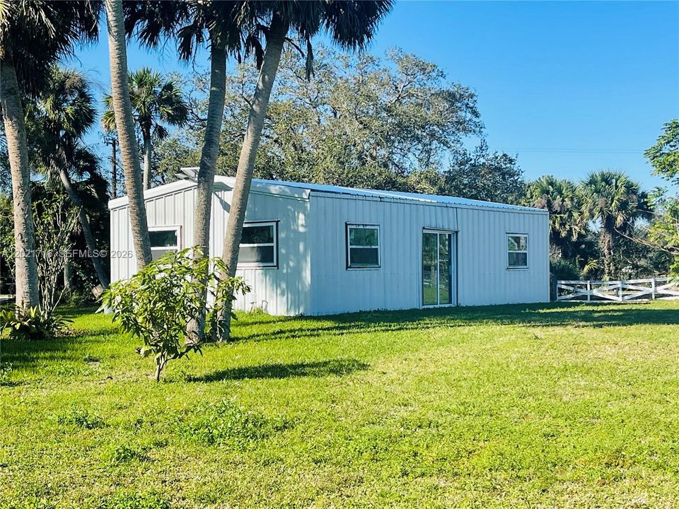 For Sale: $220,000 (1 beds, 1 baths, 800 Square Feet)