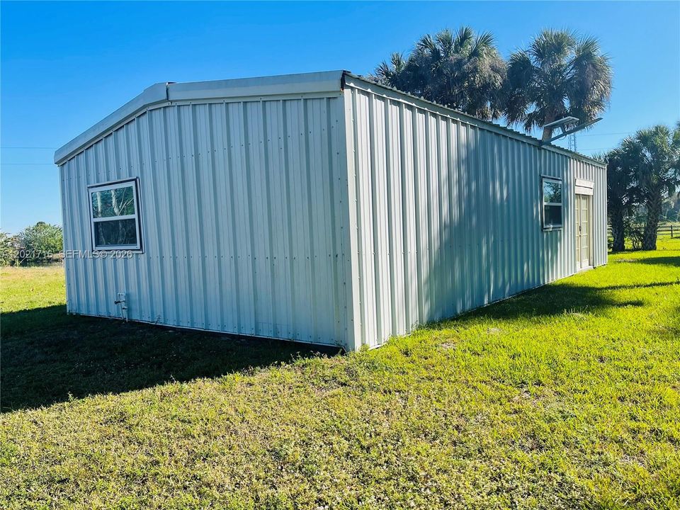 For Sale: $220,000 (1 beds, 1 baths, 800 Square Feet)