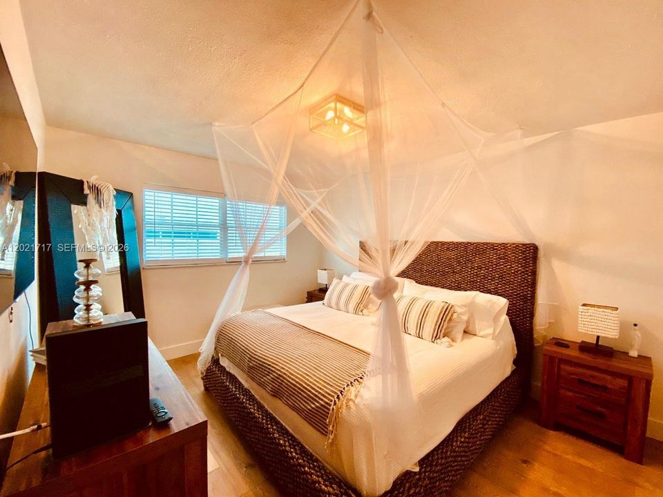 For Sale: $495,000 (1 beds, 1 baths, 654 Square Feet)