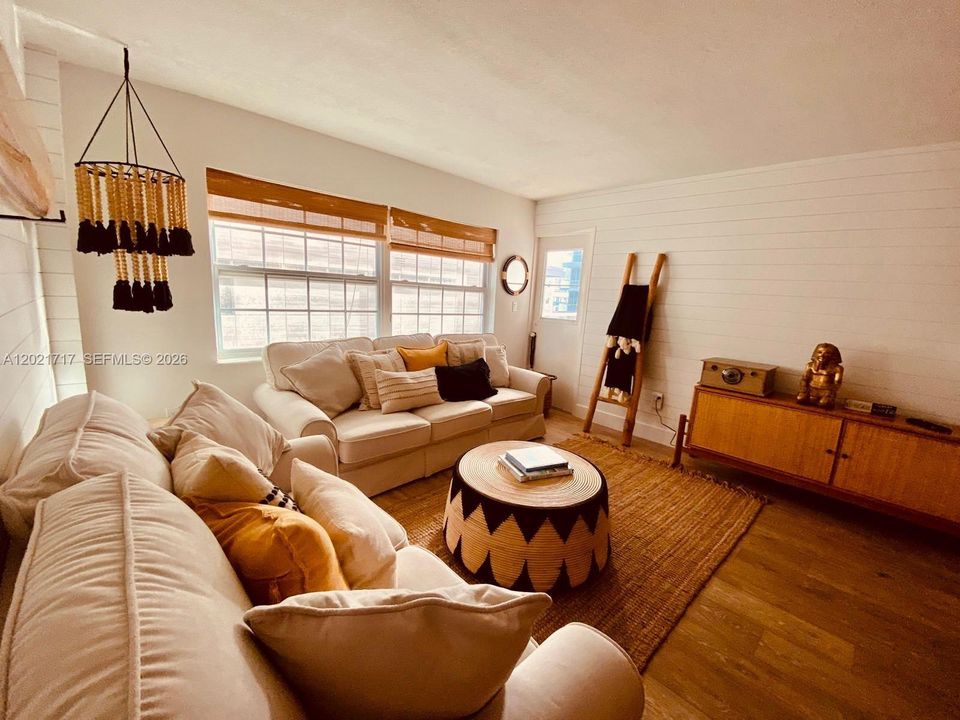 For Sale: $495,000 (1 beds, 1 baths, 654 Square Feet)