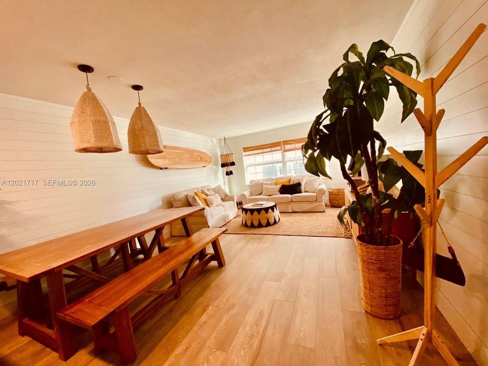 For Sale: $495,000 (1 beds, 1 baths, 654 Square Feet)
