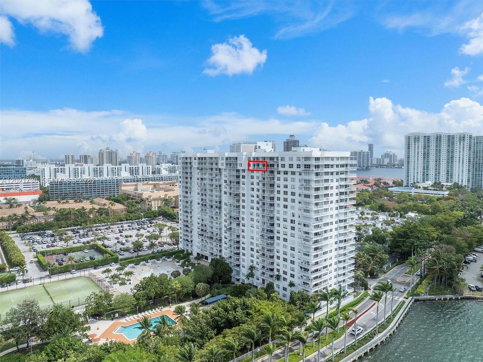 待售: $335,000 (2 贝兹, 2 浴室, 1220 平方英尺)