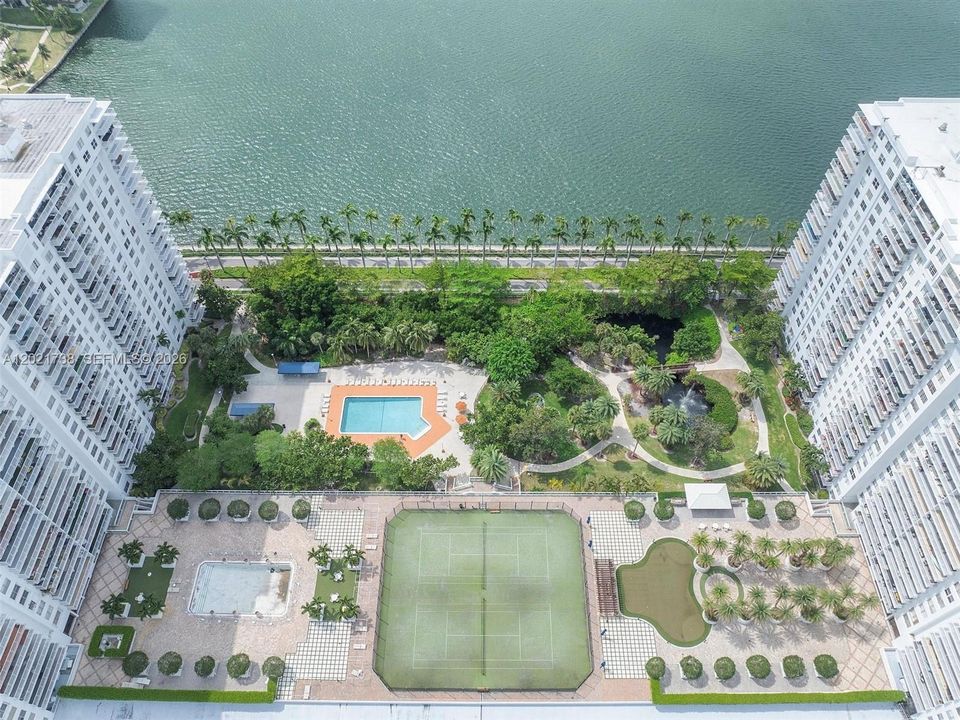 待售: $335,000 (2 贝兹, 2 浴室, 1220 平方英尺)