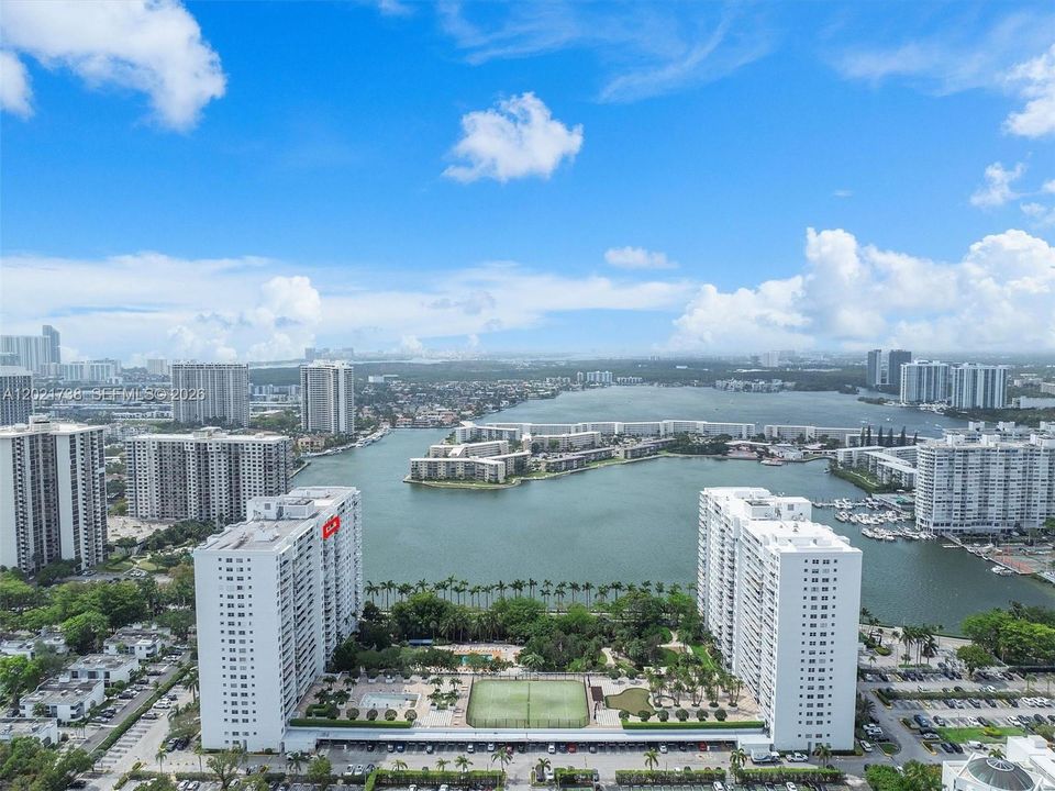 待售: $335,000 (2 贝兹, 2 浴室, 1220 平方英尺)