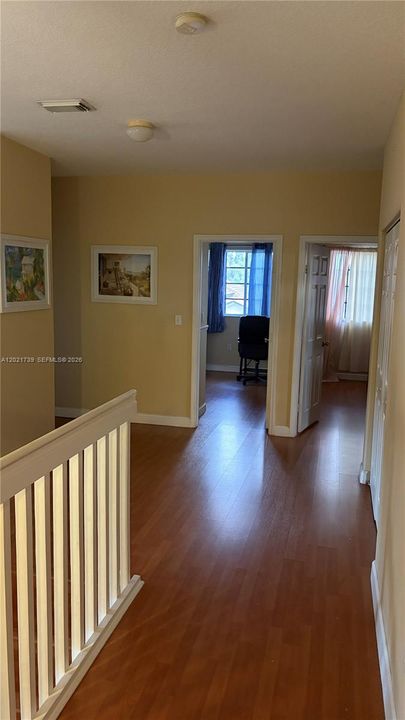Activo con contrato: $4,500 (4 camas, 2 baños, 2185 Pies cuadrados)