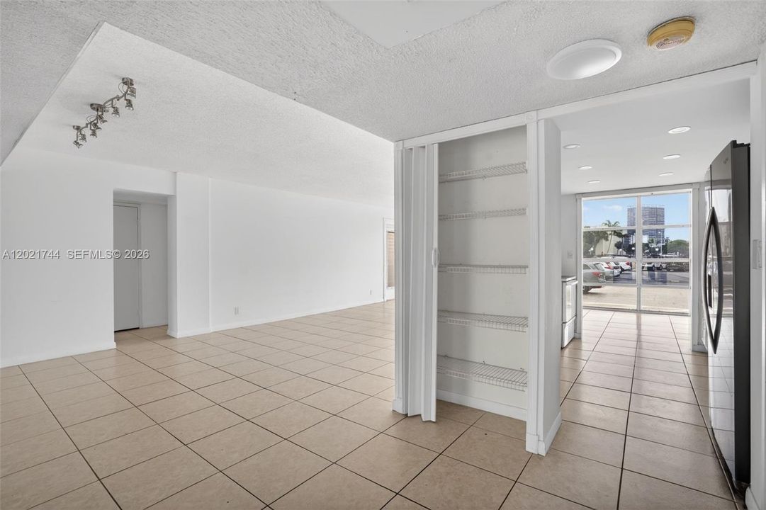For Sale: $235,000 (2 beds, 2 baths, 1210 Square Feet)