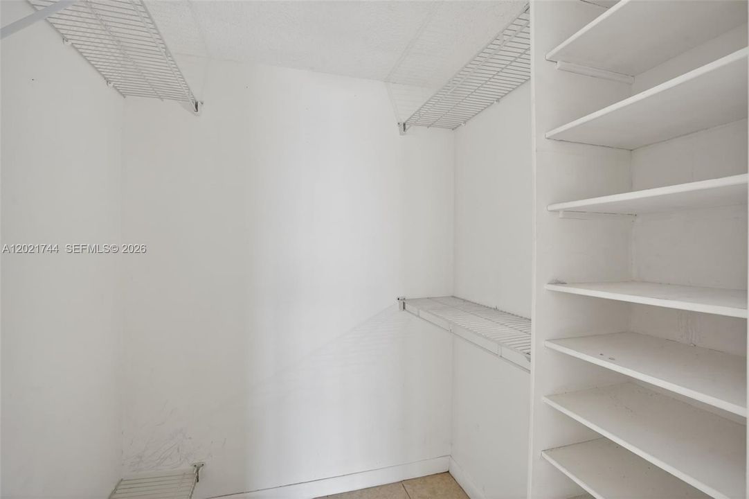 For Sale: $235,000 (2 beds, 2 baths, 1210 Square Feet)