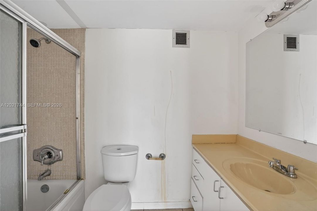 For Sale: $235,000 (2 beds, 2 baths, 1210 Square Feet)
