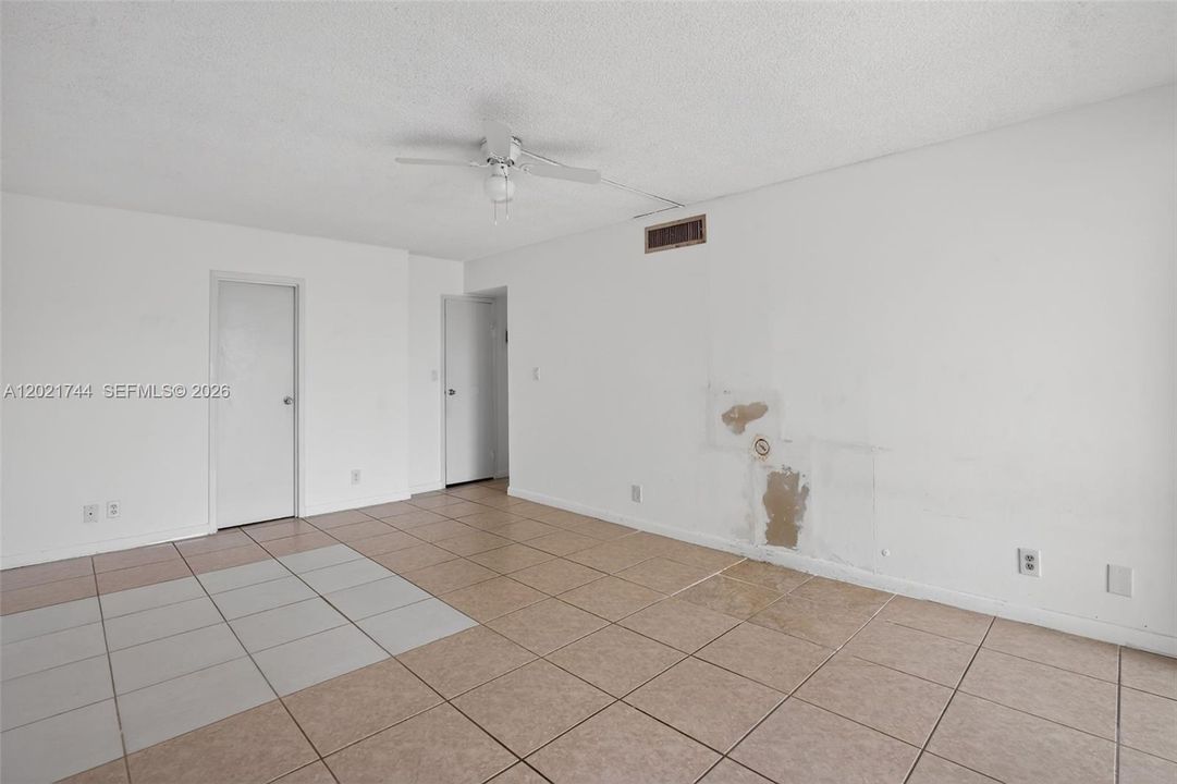 For Sale: $235,000 (2 beds, 2 baths, 1210 Square Feet)