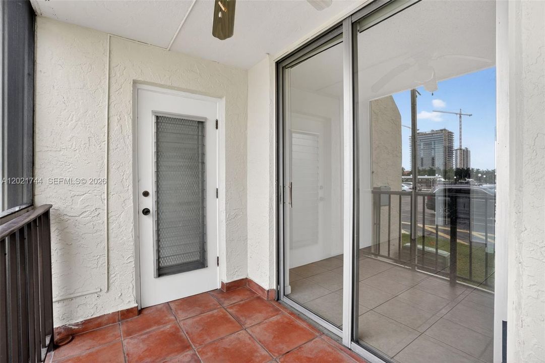 For Sale: $235,000 (2 beds, 2 baths, 1210 Square Feet)