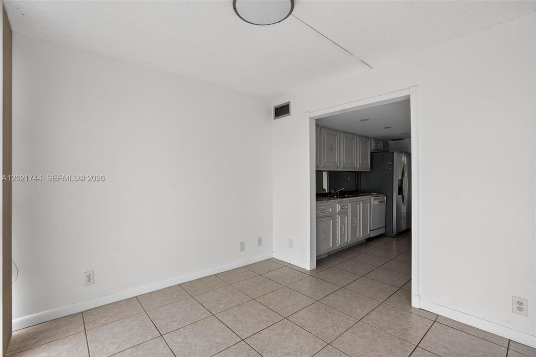 For Sale: $235,000 (2 beds, 2 baths, 1210 Square Feet)