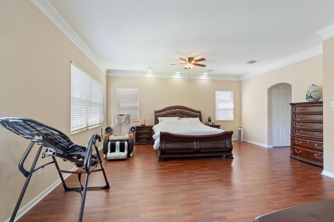 Vast master room