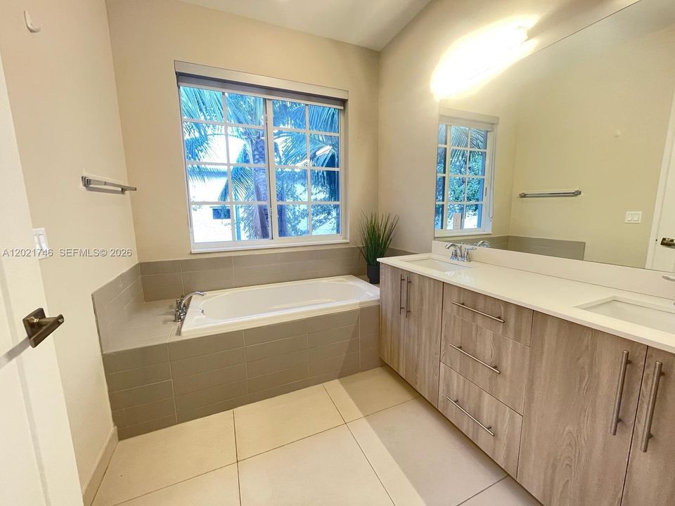 En Renta: $3,650 (3 camas, 2 baños, 1798 Pies cuadrados)