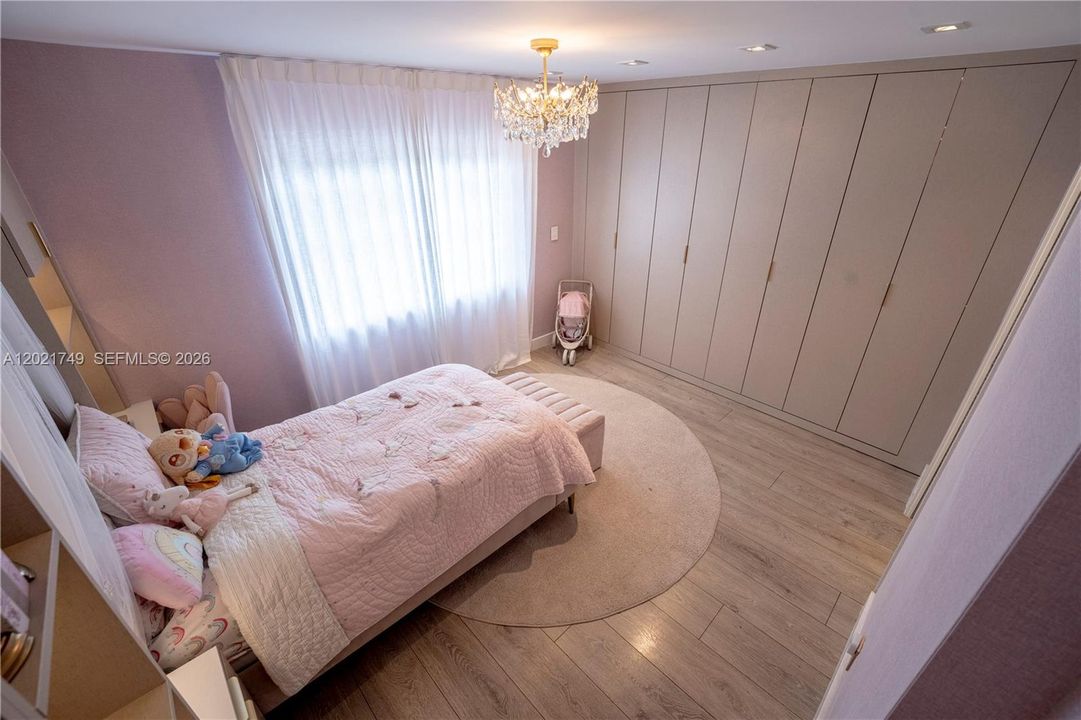 В аренду: $15,000 (5 спален, 5 ванн, 3429 Квадратных фут)