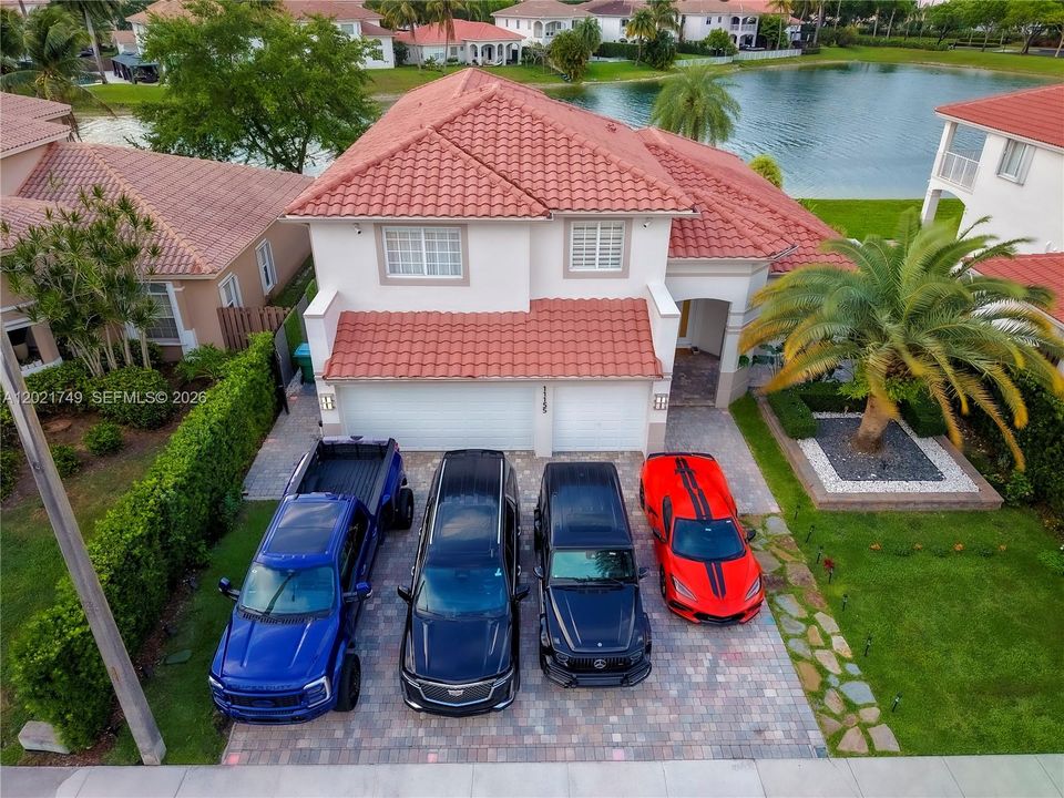 В аренду: $15,000 (5 спален, 5 ванн, 3429 Квадратных фут)