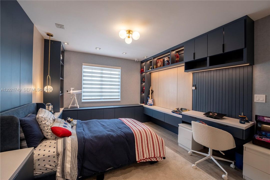 В аренду: $15,000 (5 спален, 5 ванн, 3429 Квадратных фут)