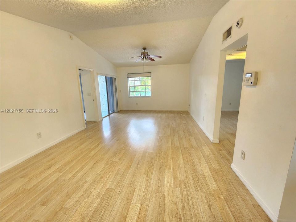 Active With Contract: $2,100 (2 beds, 2 baths, 1060 Square Feet)
