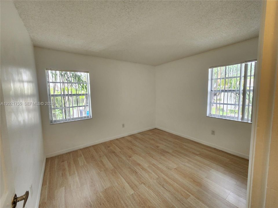Active With Contract: $2,100 (2 beds, 2 baths, 1060 Square Feet)