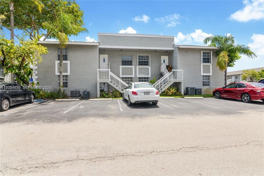 Active With Contract: $2,100 (2 beds, 2 baths, 1060 Square Feet)