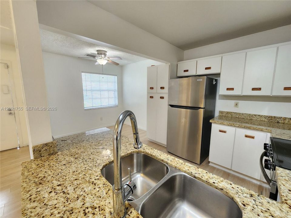 Active With Contract: $2,100 (2 beds, 2 baths, 1060 Square Feet)