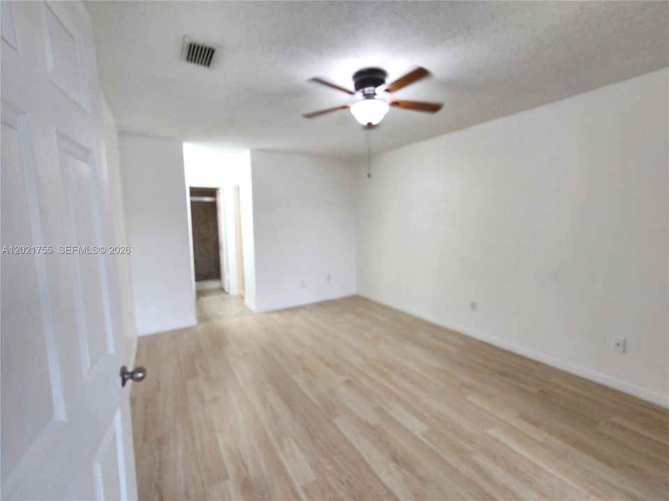 Active With Contract: $2,100 (2 beds, 2 baths, 1060 Square Feet)