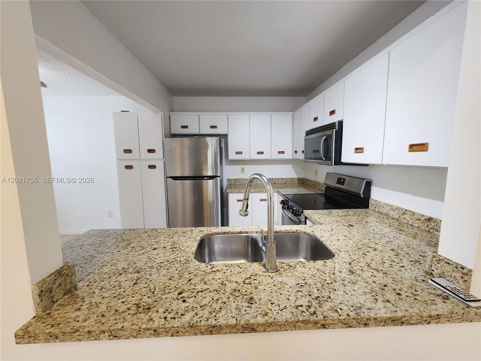 Active With Contract: $2,100 (2 beds, 2 baths, 1060 Square Feet)