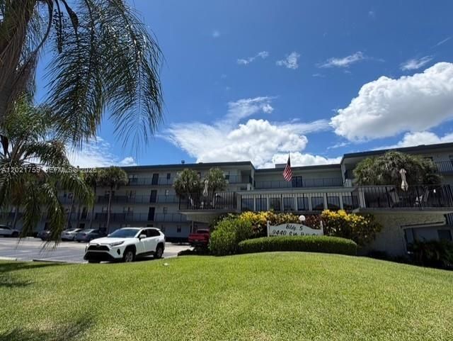For Sale: $170,000 (1 beds, 1 baths, 741 Square Feet)