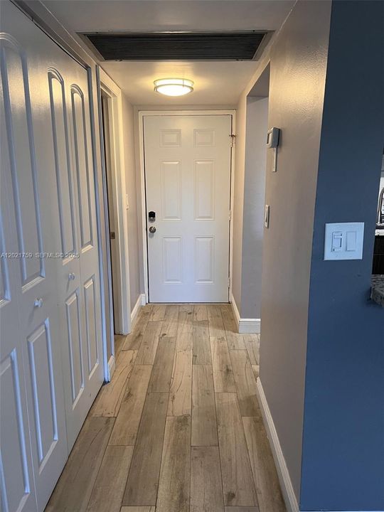For Sale: $170,000 (1 beds, 1 baths, 741 Square Feet)