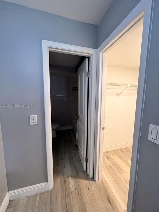 For Sale: $170,000 (1 beds, 1 baths, 741 Square Feet)