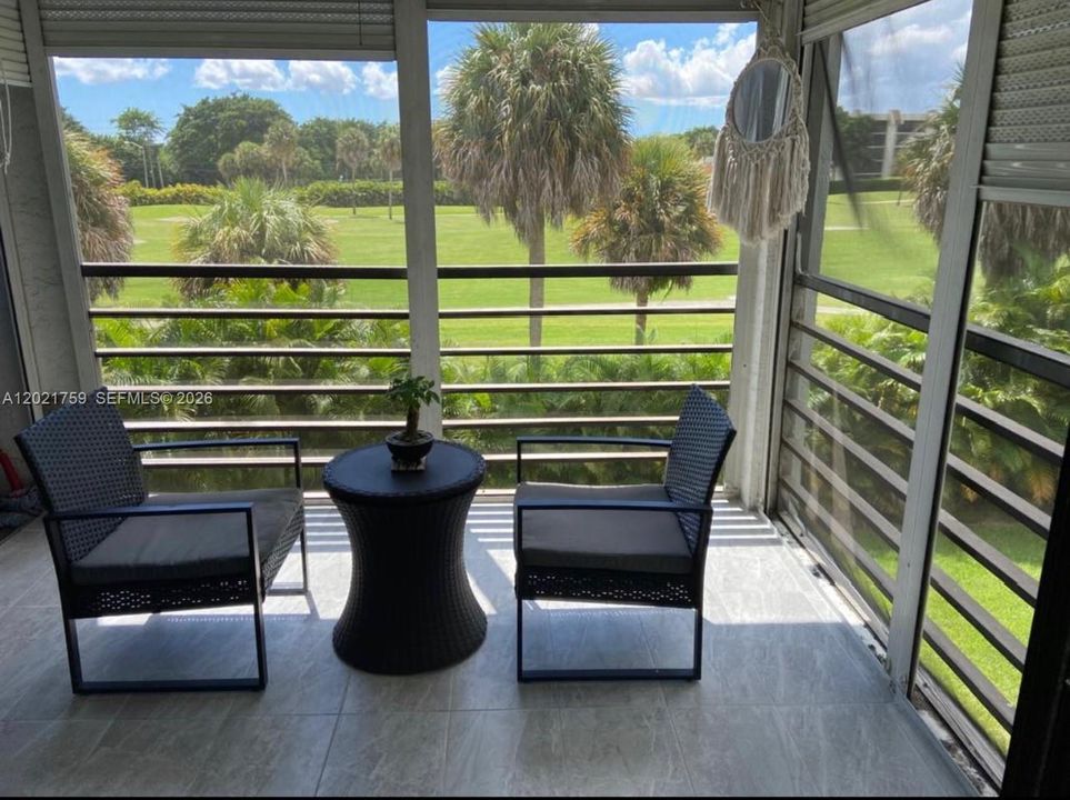 For Sale: $170,000 (1 beds, 1 baths, 741 Square Feet)
