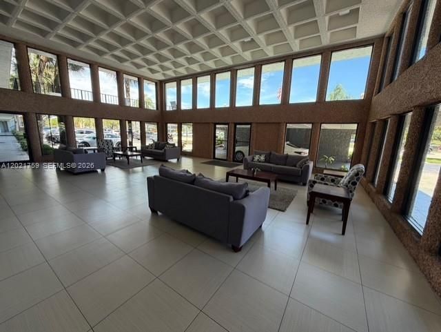 For Sale: $170,000 (1 beds, 1 baths, 741 Square Feet)