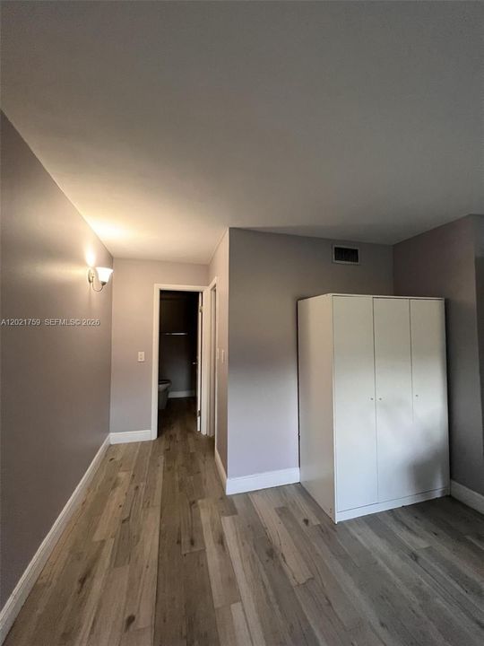 For Sale: $170,000 (1 beds, 1 baths, 741 Square Feet)