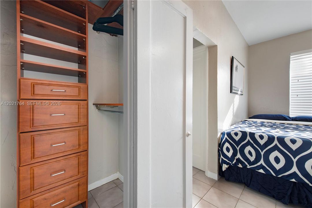 For Rent: $1,575 (0 beds, 1 baths, 260 Square Feet)