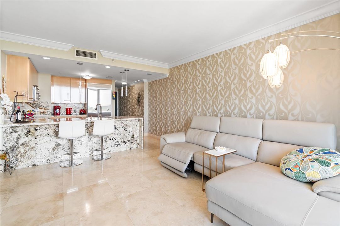 For Sale: $1,150,000 (1 beds, 1 baths, 938 Square Feet)