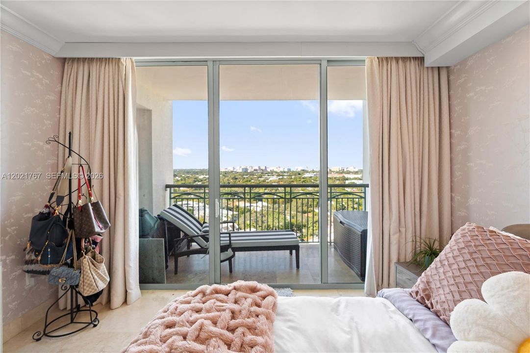 For Sale: $1,150,000 (1 beds, 1 baths, 938 Square Feet)