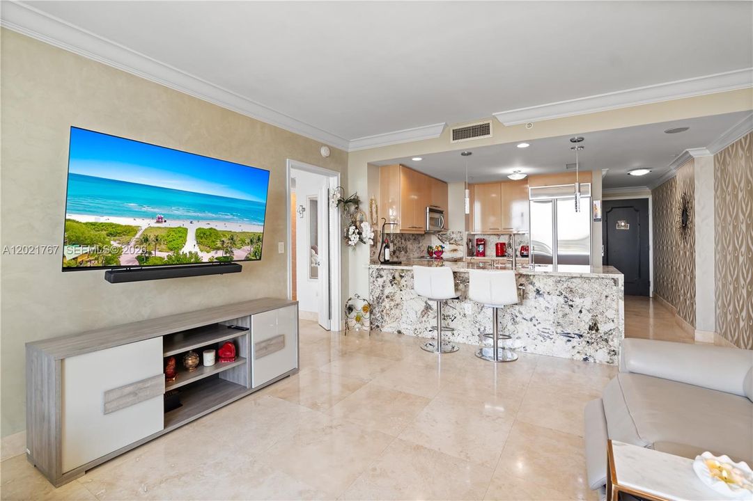 For Sale: $1,150,000 (1 beds, 1 baths, 938 Square Feet)