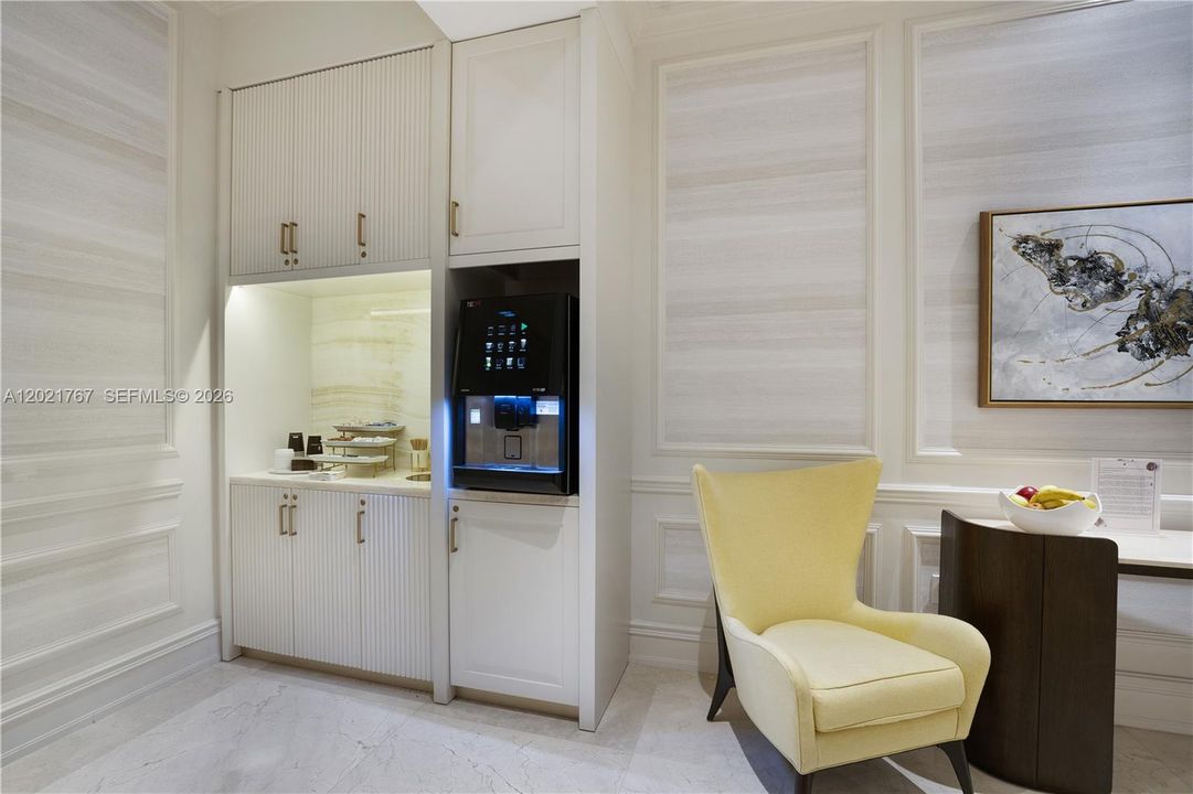 For Sale: $1,150,000 (1 beds, 1 baths, 938 Square Feet)