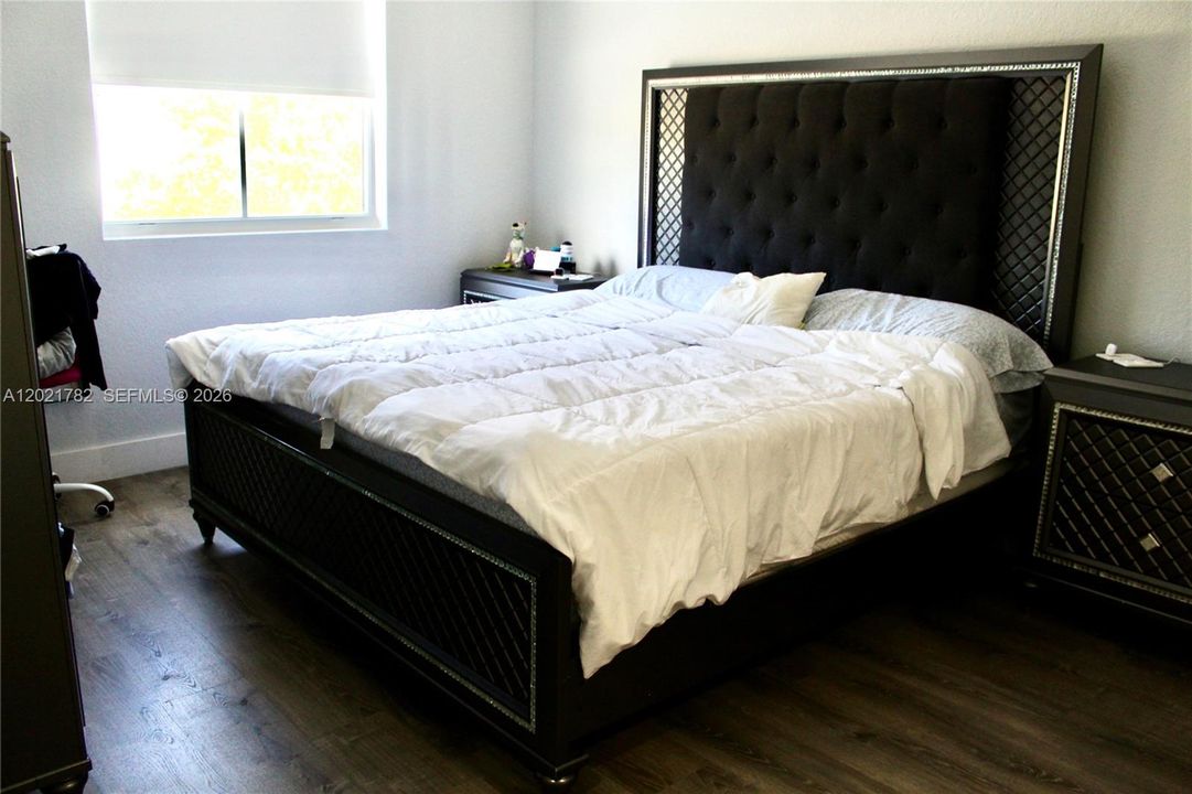 For Sale: $410,000 (4 beds, 2 baths, 1856 Square Feet)