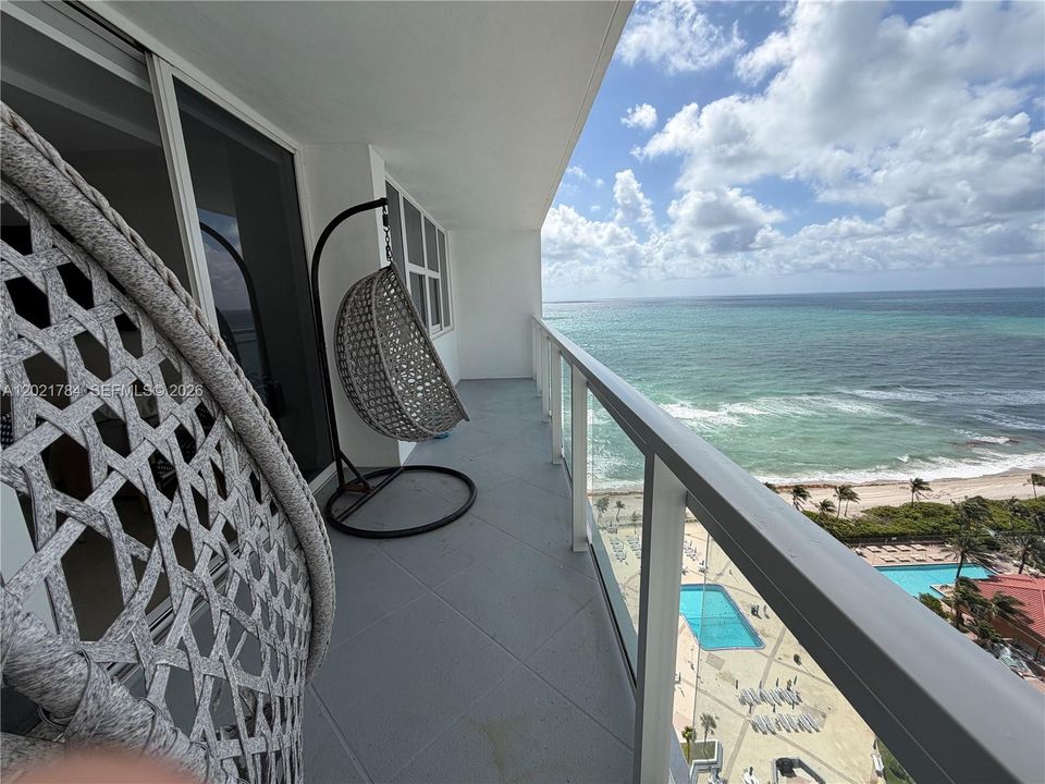 Activo con contrato: $4,000 (2 camas, 2 baños, 1248 Pies cuadrados)