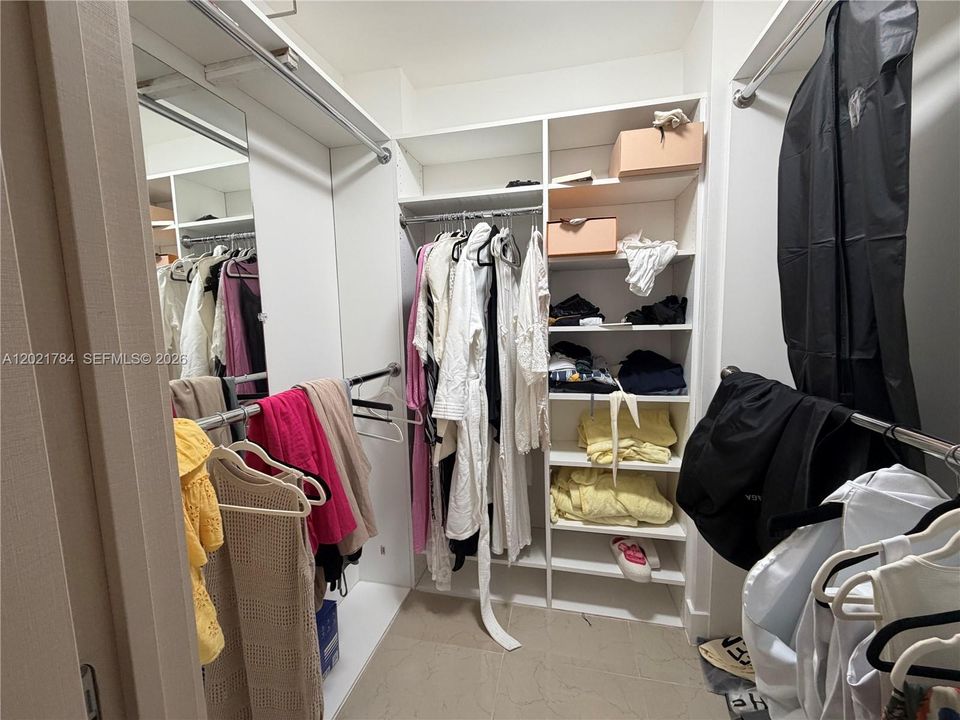 Activo con contrato: $4,000 (2 camas, 2 baños, 1248 Pies cuadrados)
