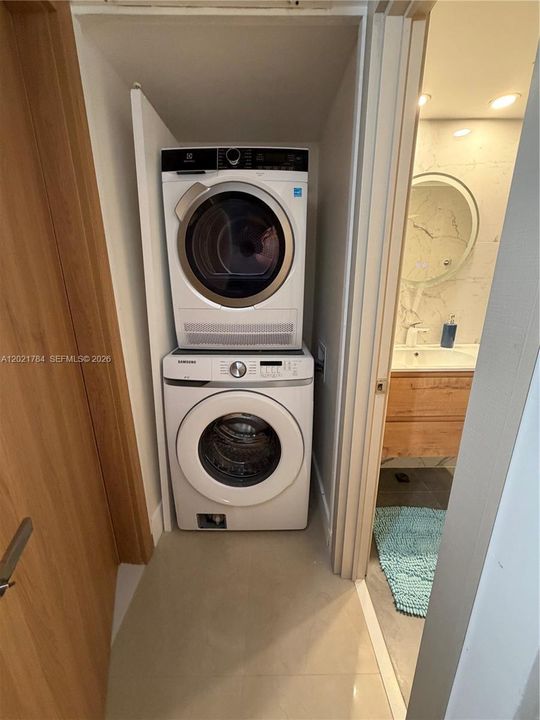 Activo con contrato: $4,000 (2 camas, 2 baños, 1248 Pies cuadrados)