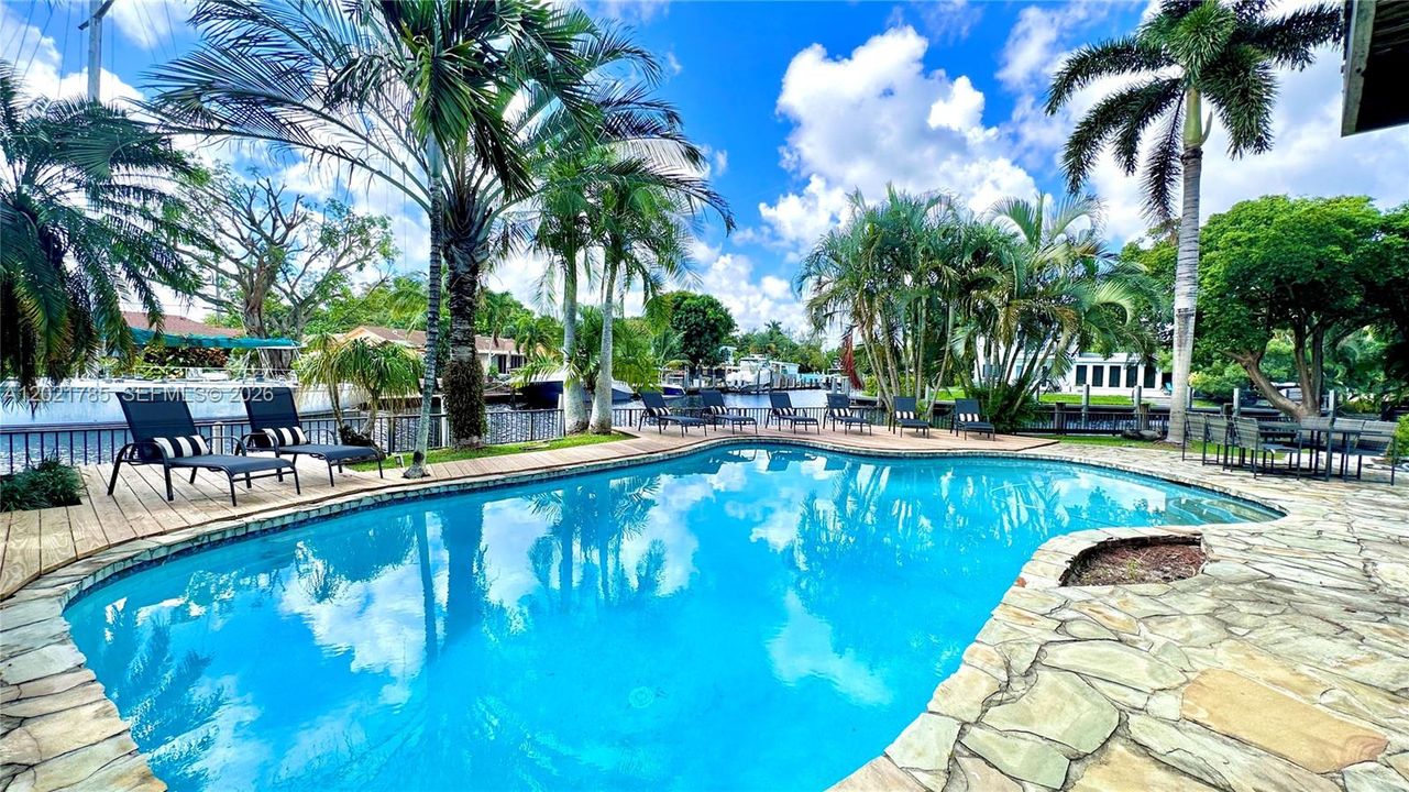 В аренду: $13,500 (5 спален, 3 ванн, 2500 Квадратных фут)