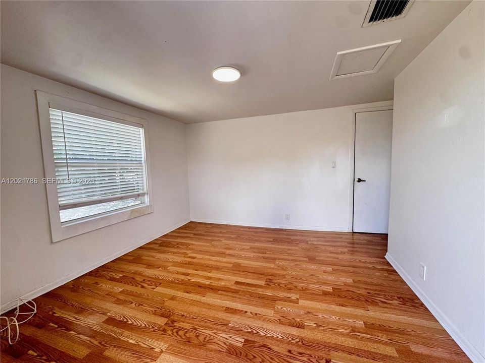 В аренду: $1,400 (1 спален, 1 ванн, 311 Квадратных фут)