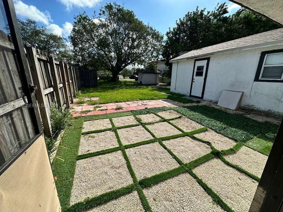 В аренду: $1,400 (1 спален, 1 ванн, 311 Квадратных фут)